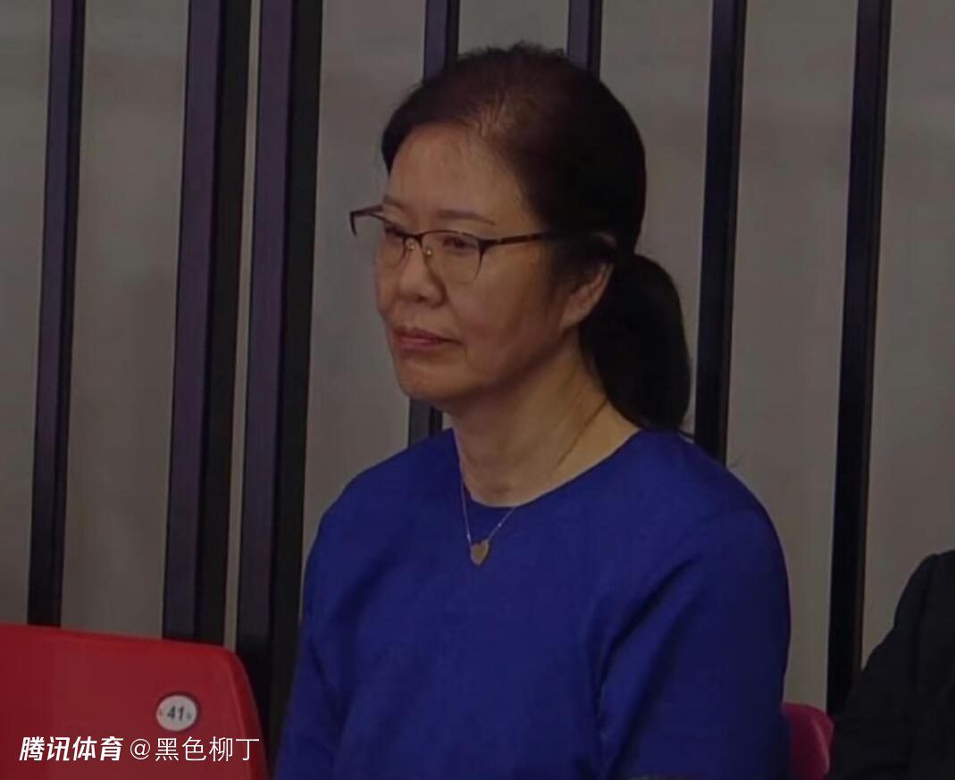 美女扒屁股